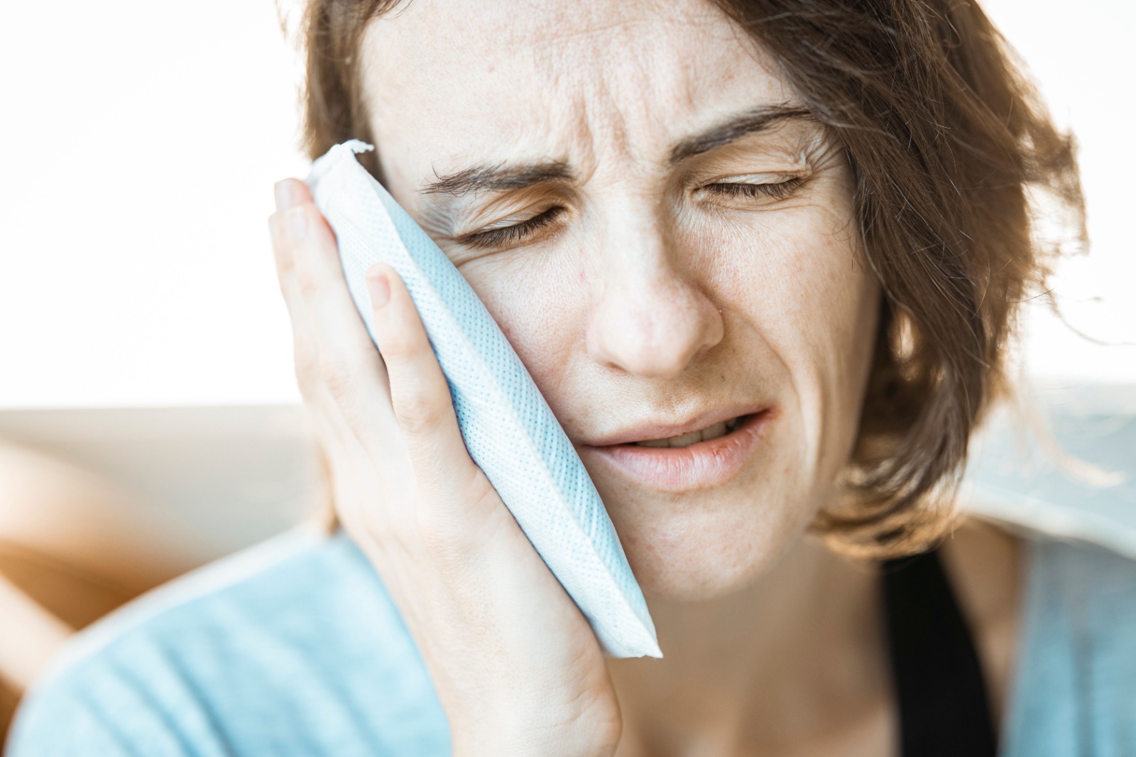 Emergency dental appointment for urgent tooth pain